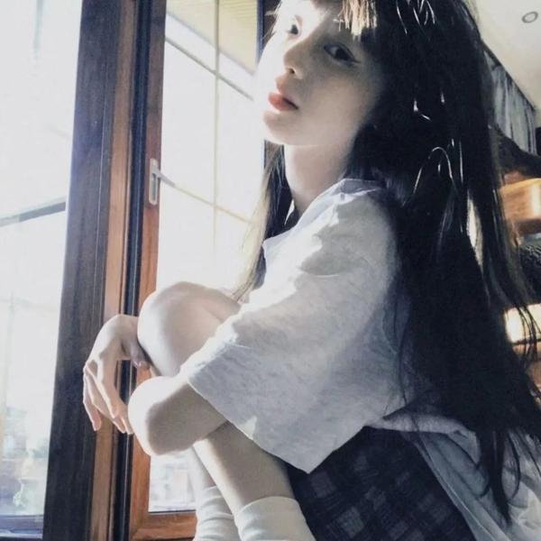 照片里的伴娘
